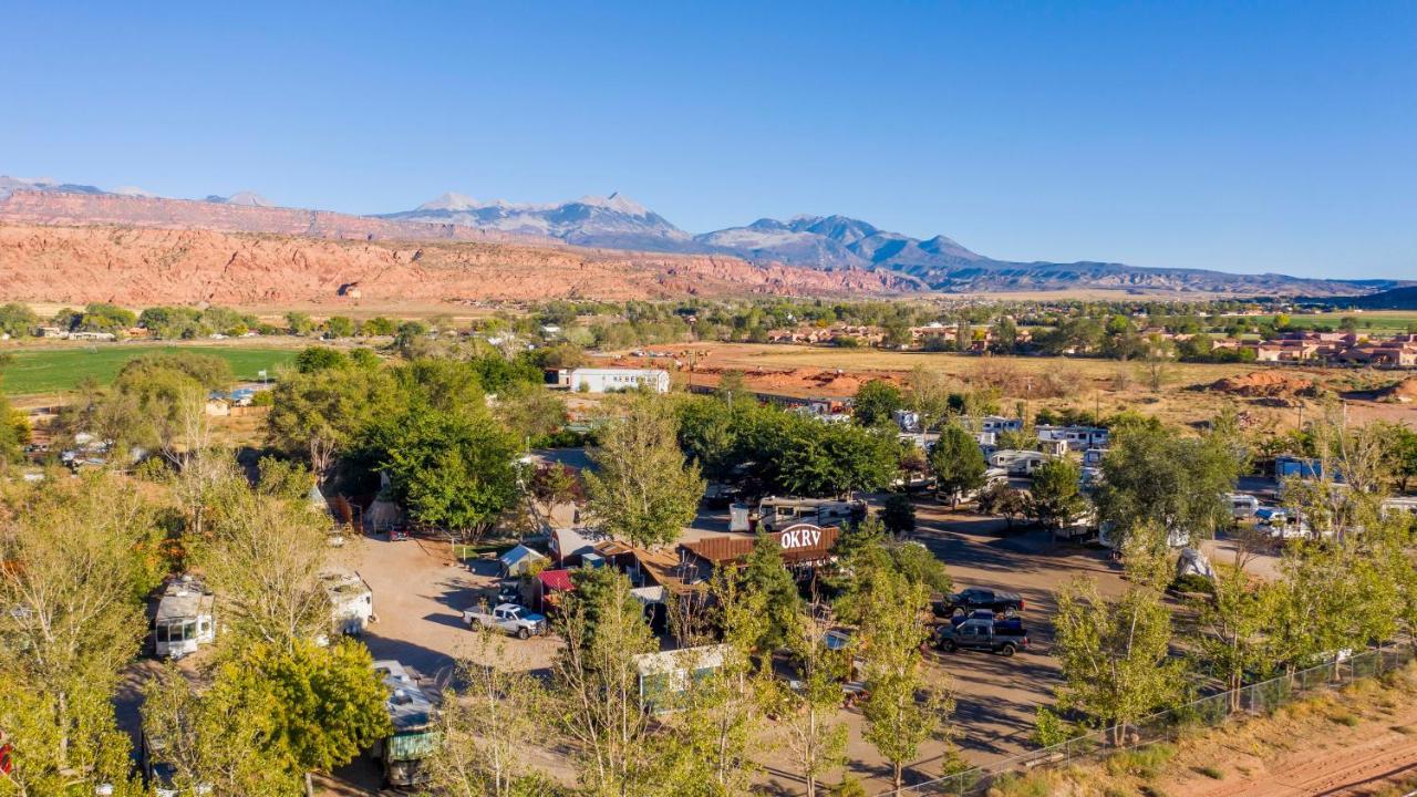 Outdoor Glamping Large 5Th Wheel Setup Ok4A Moab Exterior photo