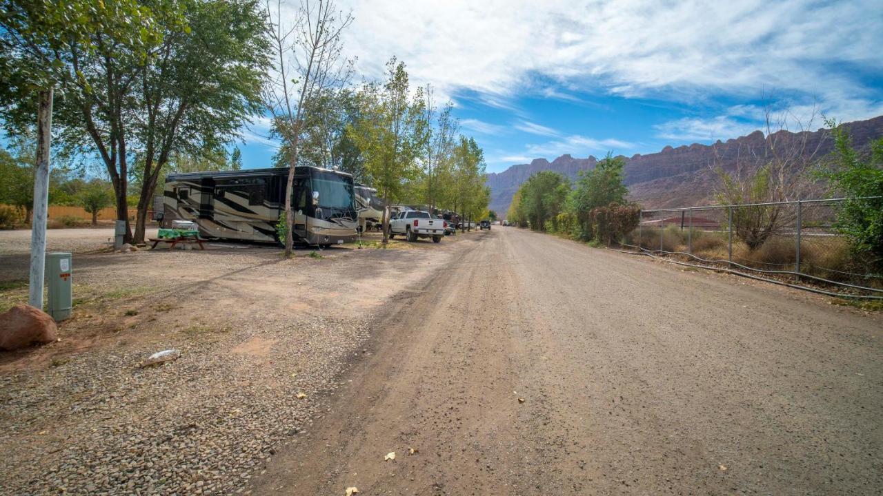 Outdoor Glamping Large 5Th Wheel Setup Ok4A Moab Exterior photo