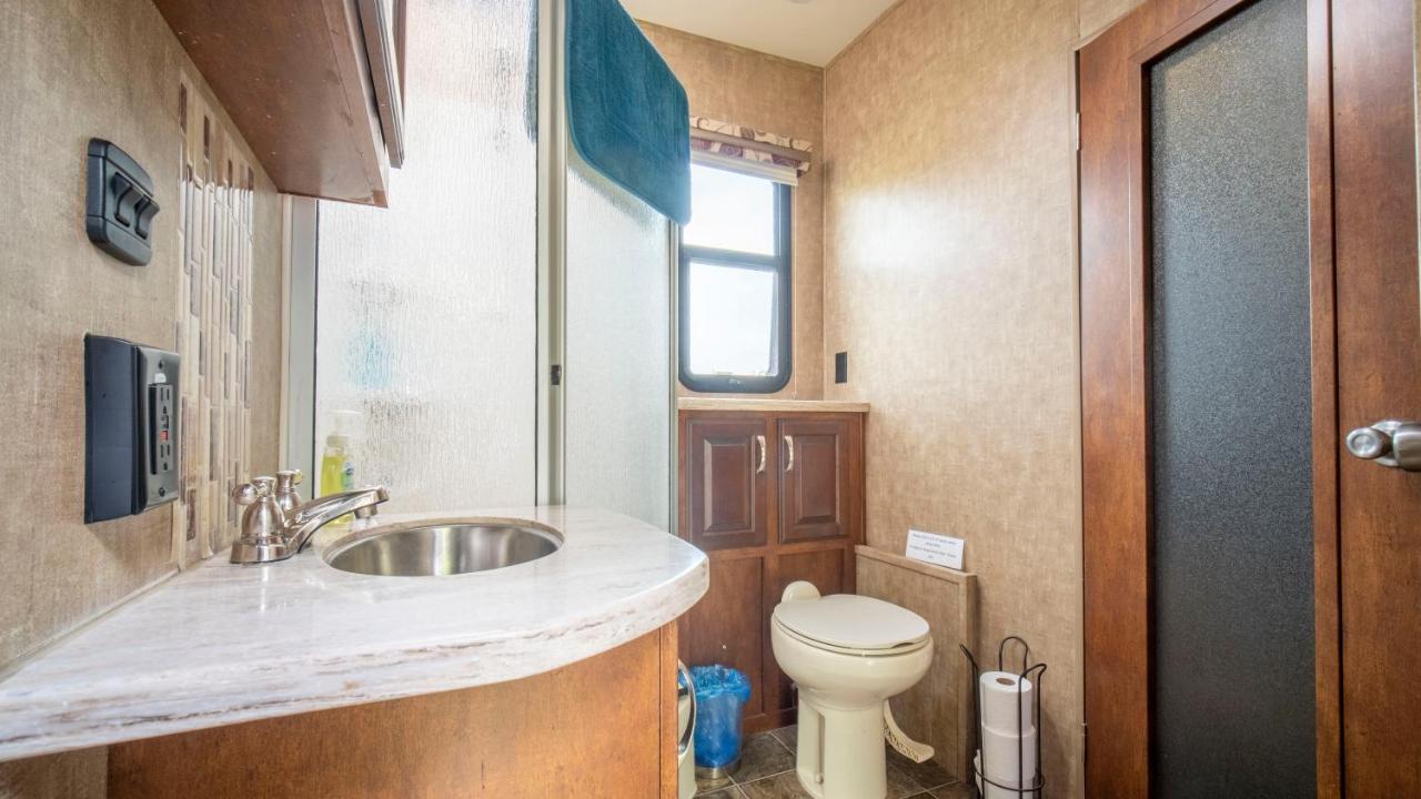 Outdoor Glamping Large 5Th Wheel Setup Ok4A Moab Exterior photo
