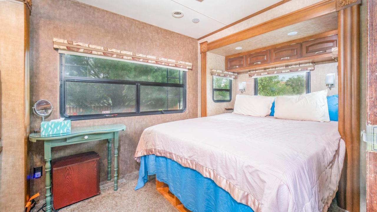 Outdoor Glamping Large 5Th Wheel Setup Ok4A Moab Exterior photo
